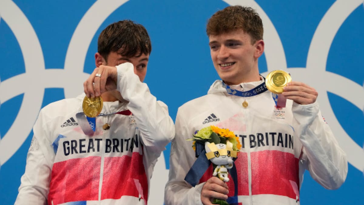 Tokyo Olympics 2020: Emotional Tom Daley pays tribute to late father after winning gold in synchronised 10m platform diving