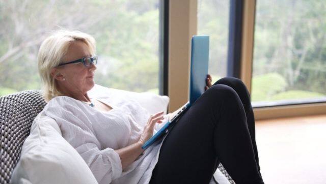 Slouching is one of the main reasons behind back pain, experts suggest. Image via Twitter@pb_ergo