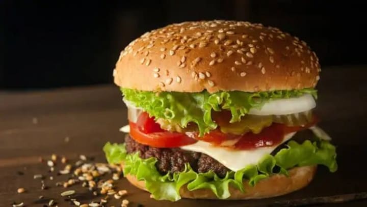 2-year-old kid orders 31 cheeseburgers from mother’s phone; also gives generous tip to rider