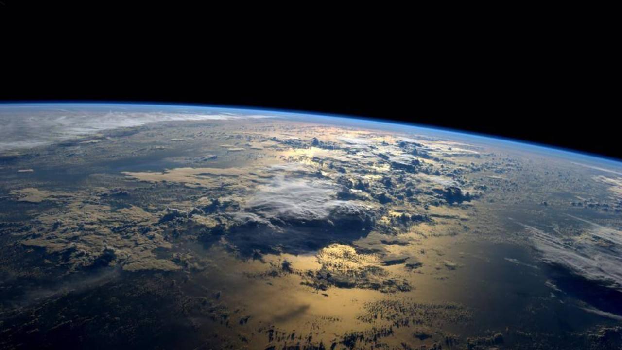 Satellite data shows Mesosphere is contracting up to 650 feet per decade: Study Satellite data shows Mesosphere is contracting up to 650 feet per decade: Study