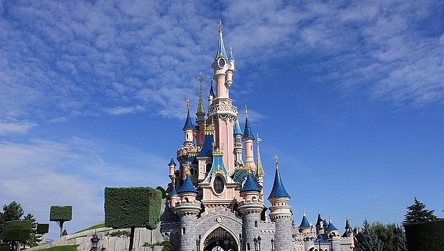 Disneyland Paris criticised after staff orders woman to stop breastfeeding her baby in public; theme park issues apology Disneyland Paris criticised after staff orders woman to stop breastfeeding her baby in public; theme park issues apology