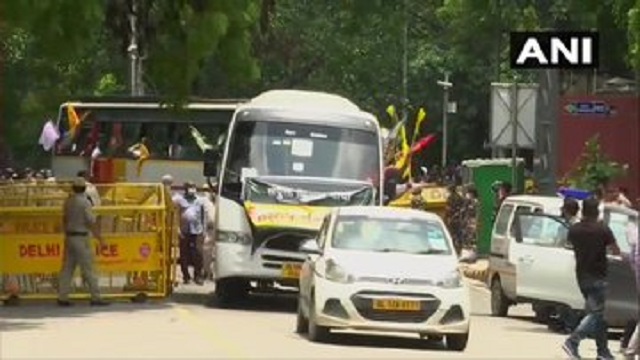 Around 200 farmers reach Jantar Mantar for protest against farm laws amid Parliament session Around 200 farmers reach Jantar Mantar for protest against farm laws amid Parliament session