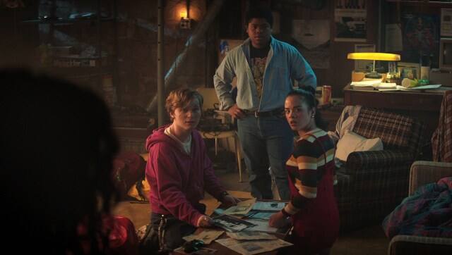 (L-R) Fred Hechinger as Simon, Benjamin Flores Jr as Josh, Julia Rehwald as Kate in Fear Street Part One: 1994. Netflix