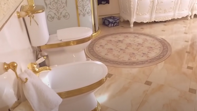 Watch: Golden toilet, kitchen found in Russian police officer's mansion during corruption probe Watch: Golden toilet, kitchen found in Russian police officer's mansion during corruption probe