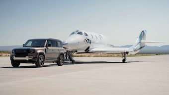 Land Rover Defender 110 tows Virgin Galactic’s Unity 22 spacecraft: Watch video