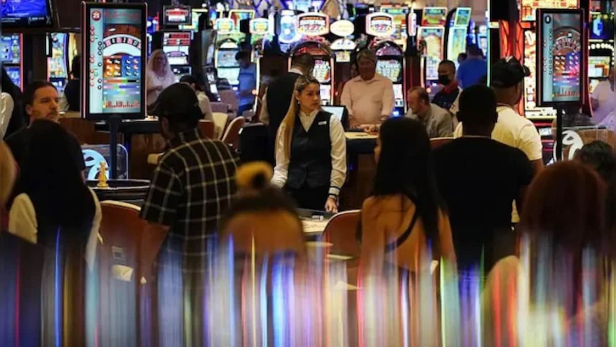 As Las Vegas reopens casinos for tourists, COVID-19 hospitalisations spike in Nevada