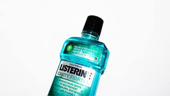 Stay minty fresh with these top four types of liquid mouthwash