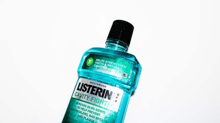 Stay minty fresh with these top four types of liquid mouthwash