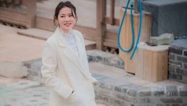 Something in the Rain, perils of a young woman in Asian society, and a love like sudden showers