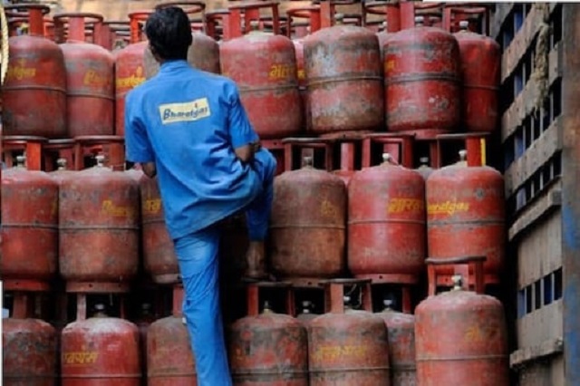 LPG price today: Cost of commercial cylinders hiked by Rs 266; check latest rates here LPG price today: Cost of commercial cylinders hiked by Rs 266; check latest rates here