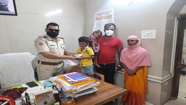 Nagpur policeman pays fine for auto driver who turned up with money from son's piggy bank Nagpur policeman pays fine for auto driver who turned up with money from son's piggy bank