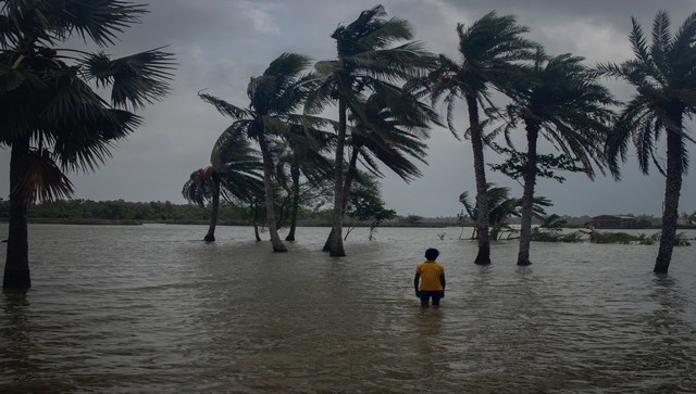 Maharashtra: Bridge washed away, man carries daughter's corpse on shoulder across river Maharashtra: Bridge washed away, man carries daughter's corpse on shoulder across river