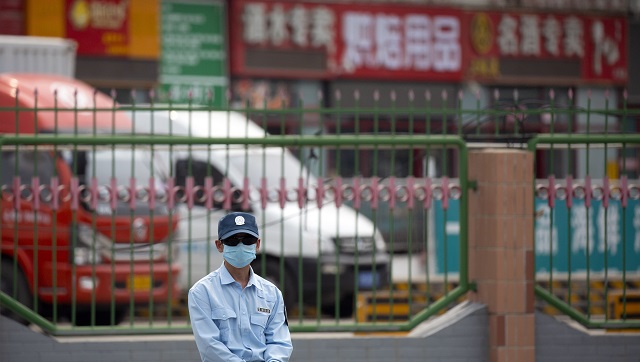 China imposes local lockdowns, orders mass testing in cities along east coast as COVID-19 cases surge China imposes local lockdowns, orders mass testing in cities along east coast as COVID-19 cases surge