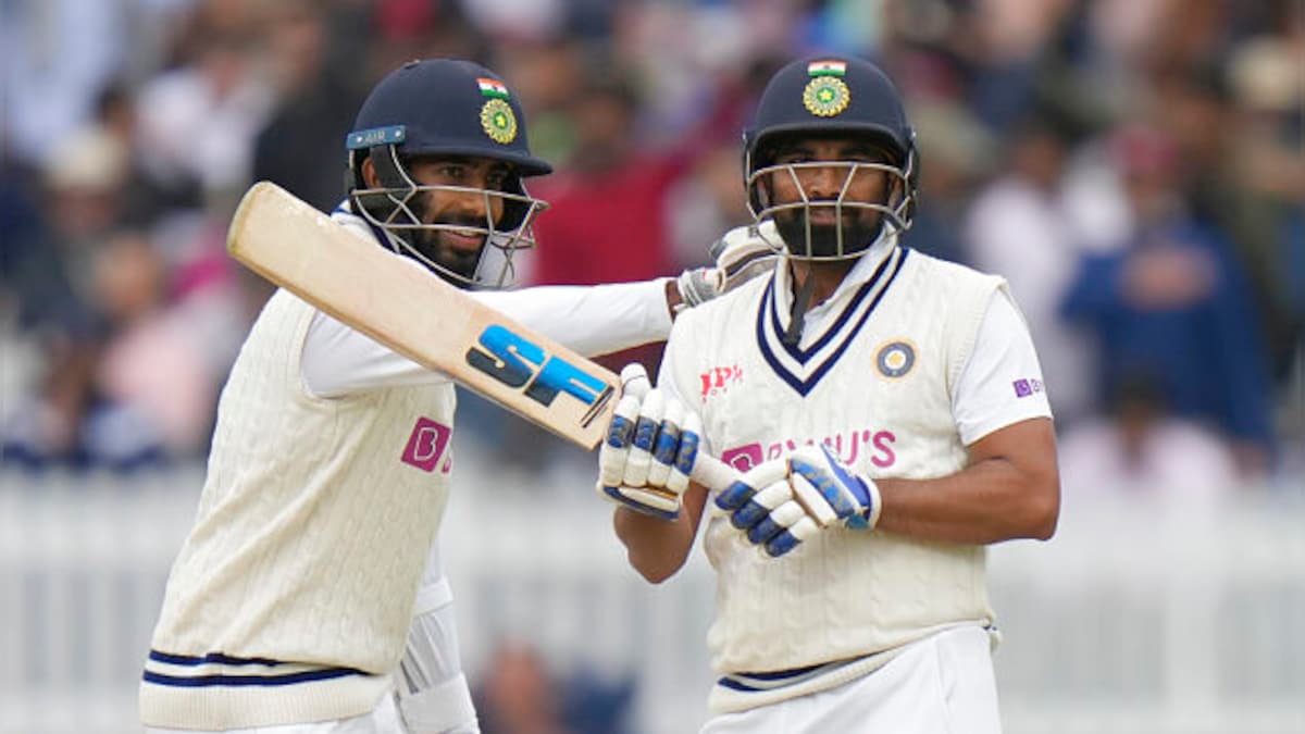 India vs England: Watch Team India give Mohammed Shami, Jasprit Bumrah a standing ovation after lunch at Lord’s