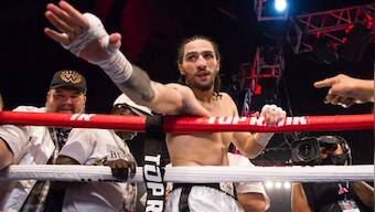 Nico Ali Walsh, Muhammad Ali's grandson, beats Jordan Weeks to make winning professional debut