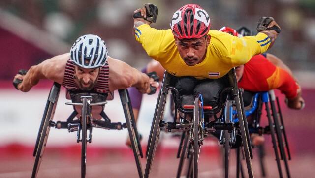 Prawat Wahoram THA leads the field in the Men’s 5000m - T54 Round 1 - Heat 2, Athletics, at the Olympic Stadium, Tokyo 2020 Paralympic Games, Tokyo, Japan, Friday 27 August 2021. Photo: OIS/Bob Martin. Handout image supplied by OIS/IOC