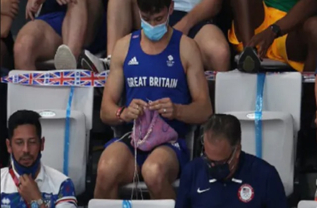 UK Olympic gold medalist Tom Daley knits while watching event, see viral photo here UK Olympic gold medalist Tom Daley knits while watching event, see viral photo here