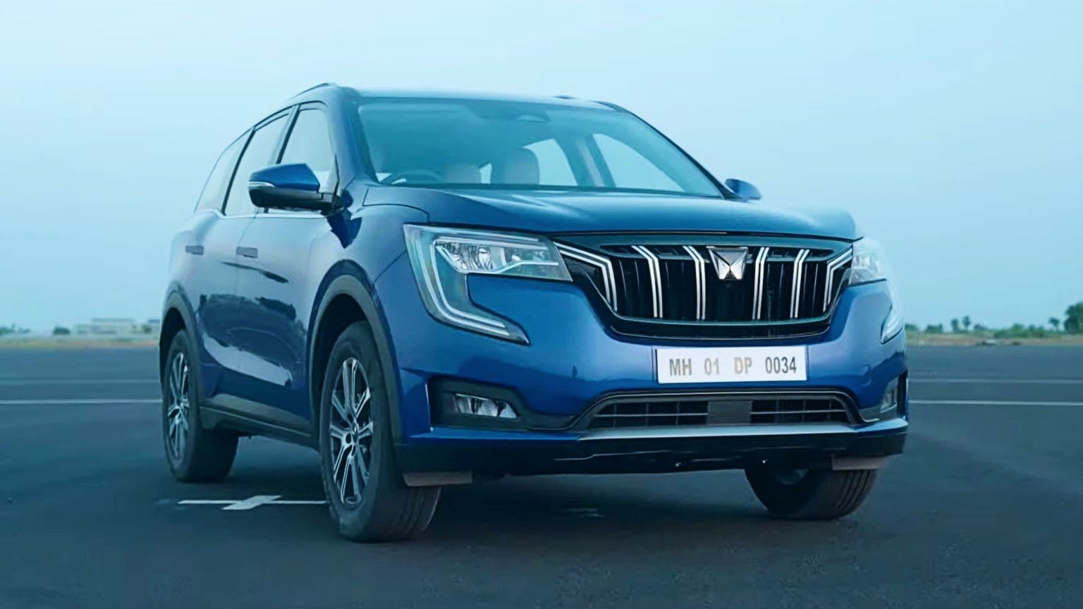 The Mahindra XUV700 will be available with a 2.0-litre petrol and a 2.2-litre diesel engine. Image: Mahindra