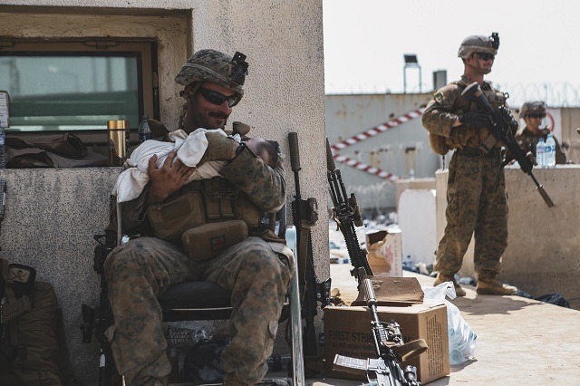 Picture of US Marine calming Afghan baby during Kabul evacuation goes viral; see image here Picture of US Marine calming Afghan baby during Kabul evacuation goes viral; see image here