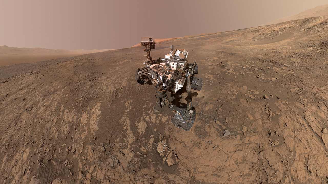 NASA merilis selfie Curiosity dari 2018 duduk di atas Vera Rubin Ridge di Mars.  Kredit gambar: NASA