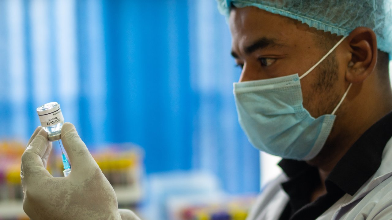 Shortness of breath, fatigue, other long COVID symptoms can last a year for many patients: Wuhan study Shortness of breath, fatigue, other long COVID symptoms can last a year for many patients: Wuhan study