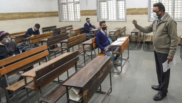 Senior classes at Delhi schools to reopen from 1 September; no child will be forced to attend, says Sisodia Senior classes at Delhi schools to reopen from 1 September; no child will be forced to attend, says Sisodia