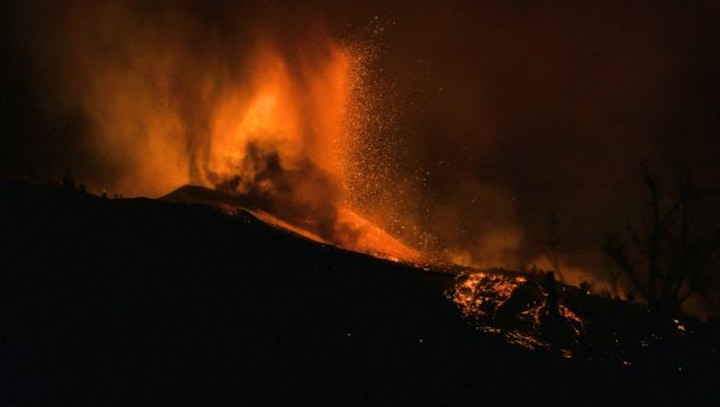 Lava eruptions destroy homes, wreak havoc in Spain's island of La Palma