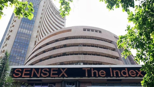 Sensex tumbles over 460 points on fag-end profit booking in RIL, Axis Bank