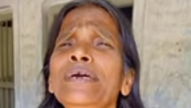 Ranu Mondal catches eye of social media yet again, sings 'Manike Mage Hithe' and 'Bachpan Ka Pyaar' Ranu Mondal catches eye of social media yet again, sings 'Manike Mage Hithe' and 'Bachpan Ka Pyaar'