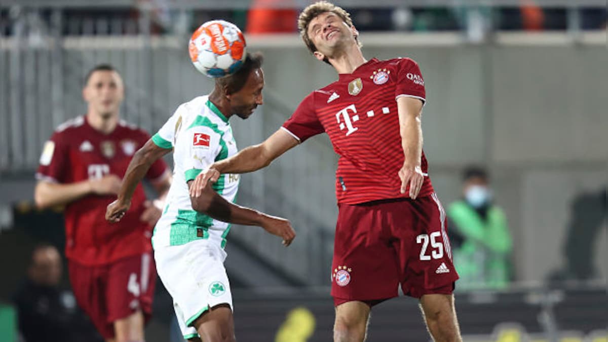 Bundesliga: Ten-man Bayern Munich win at Fuerth to open three-point lead