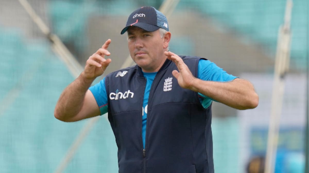 Ashes 2021-22: Under-fire England coach Chris Silverwood says he's the right man for the job