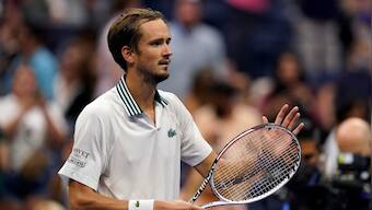 US Open 2021: Daniil Medvedev marches into quarters with straight sets win over Daniel Evans