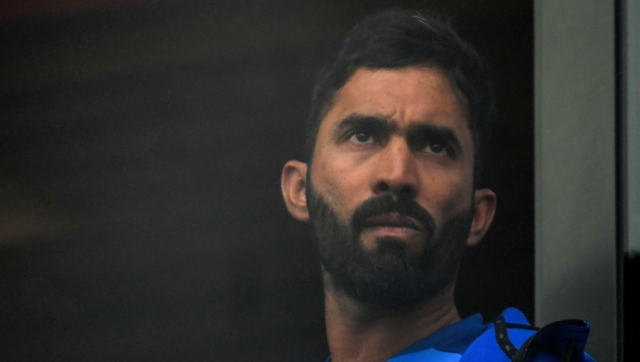 Dinesh Karthik's ‘Alex Ferguson’ tweet for MP head coach Chandrakant Pandit wins internet Dinesh Karthik's ‘Alex Ferguson’ tweet for MP head coach Chandrakant Pandit wins internet