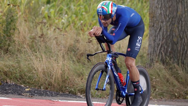 World Road Cycling Championships: Italy's Filippo Ganna holds off Wout van Aert to retain time-trial crown World Road Cycling Championships: Italy's Filippo Ganna holds off Wout van Aert to retain time-trial crown