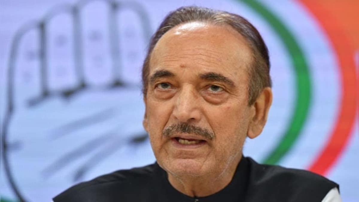 G-23 leader Ghulam Nabi Azad meets Sonia Gandhi, shares suggestions to strengthen Congress