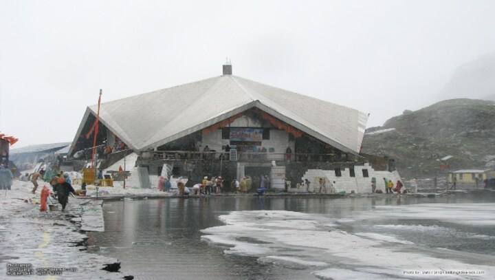 Uttarakhand: Portals of Hemkund Sahib open for devotees