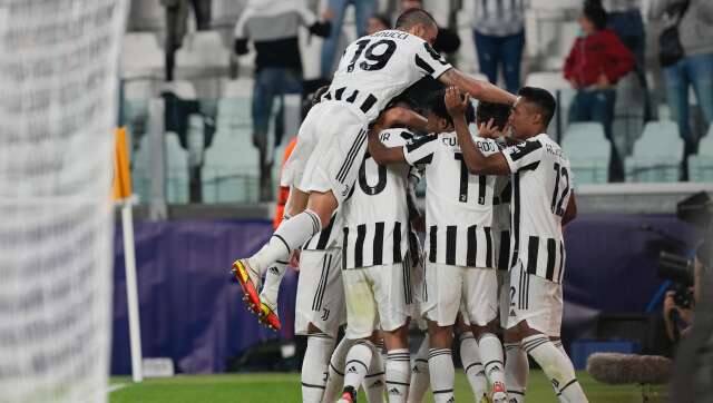 Juventus players celebrate after Juventus' Federico Chiesa scored his side's opening goal during the Champions League group H soccer match between Juventus and Chelsea at the Allianz stadium in Turin, Italy, Wednesday, Sept. 29, 2021. (AP Photo/Antonio Calanni)