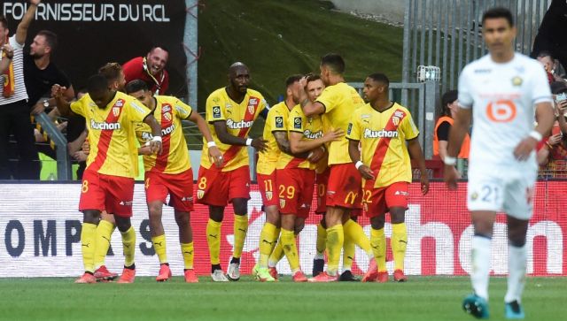 Ligue 1: Lens beat defending champions Lille in derby blighted by pitch invasion Ligue 1: Lens beat defending champions Lille in derby blighted by pitch invasion