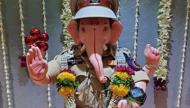 Mumbai Police welcomes 'Lord Ganesh' as officer in unique way; social media users left amazed Mumbai Police welcomes 'Lord Ganesh' as officer in unique way; social media users left amazed