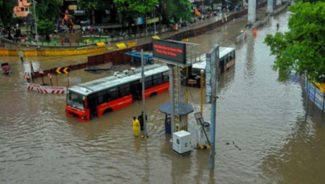Maharashtra: Heavy rains cause flood-like situations in Ratnagiri, Gadchiroli, Wardha; overall death toll rises to 105 Maharashtra: Heavy rains cause flood-like situations in Ratnagiri, Gadchiroli, Wardha; overall death toll rises to 105