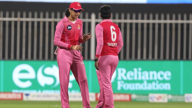 Smriti Mandhana, Deepti Sharma sign with Sydney Thunder to play in WBBL Smriti Mandhana, Deepti Sharma sign with Sydney Thunder to play in WBBL