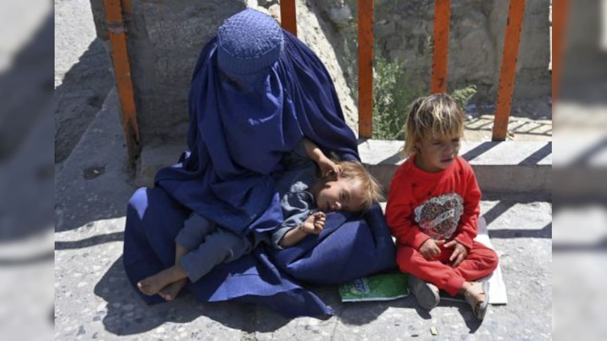 Afghanistan teeters on brink of universal poverty; 97% population could be affected by mid-2022: UN