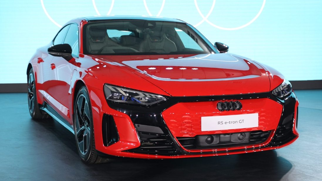 Audi E Tron Gt Rs E Tron Gt Launched In India Electric Four Door Coupe Priced From Rs 1 80 Crore Technology News Firstpost