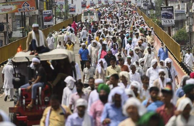 Farmers belonging to 300 organisations spread across different states like Uttar Pradesh, Haryana, Punjab, Maharashtra, Karnataka make their way to the Government Inter College ground in Muzaffarnagar to attend the mahapanchayat. AFP