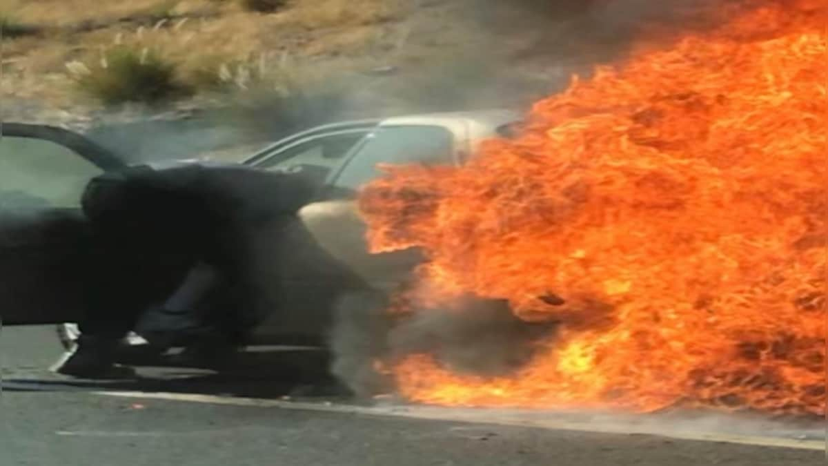 Watch: Men rescue old couple from burning car in East County San Diego; netizens call them heroes