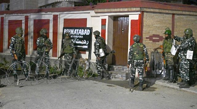 In Kashmir, Syed Ali Shah Geelani's quiet burial prompts shutdown, triggers memories of 5 Aug 2019 curbs In Kashmir, Syed Ali Shah Geelani's quiet burial prompts shutdown, triggers memories of 5 Aug 2019 curbs