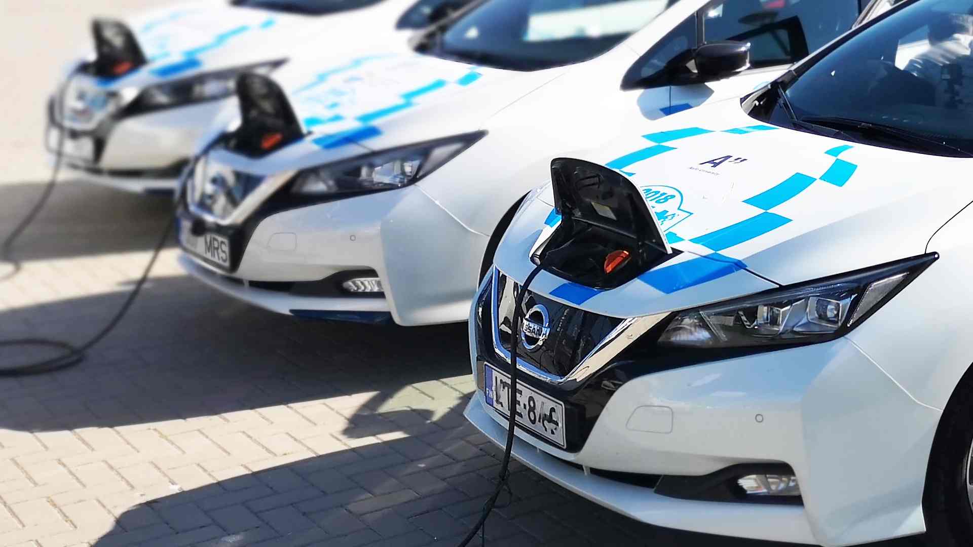 Jio-BP teams up with ride-hailing platform BluSmart to establish commercial EV charging stations Jio-BP teams up with ride-hailing platform BluSmart to establish commercial EV charging stations