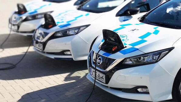 Jio-BP teams up with ride-hailing platform BluSmart to establish commercial EV charging stations