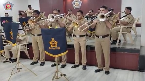 Mumbai's Khaki Studio enthralls netizens with their rendition of Srivalli from movie Pushpa
