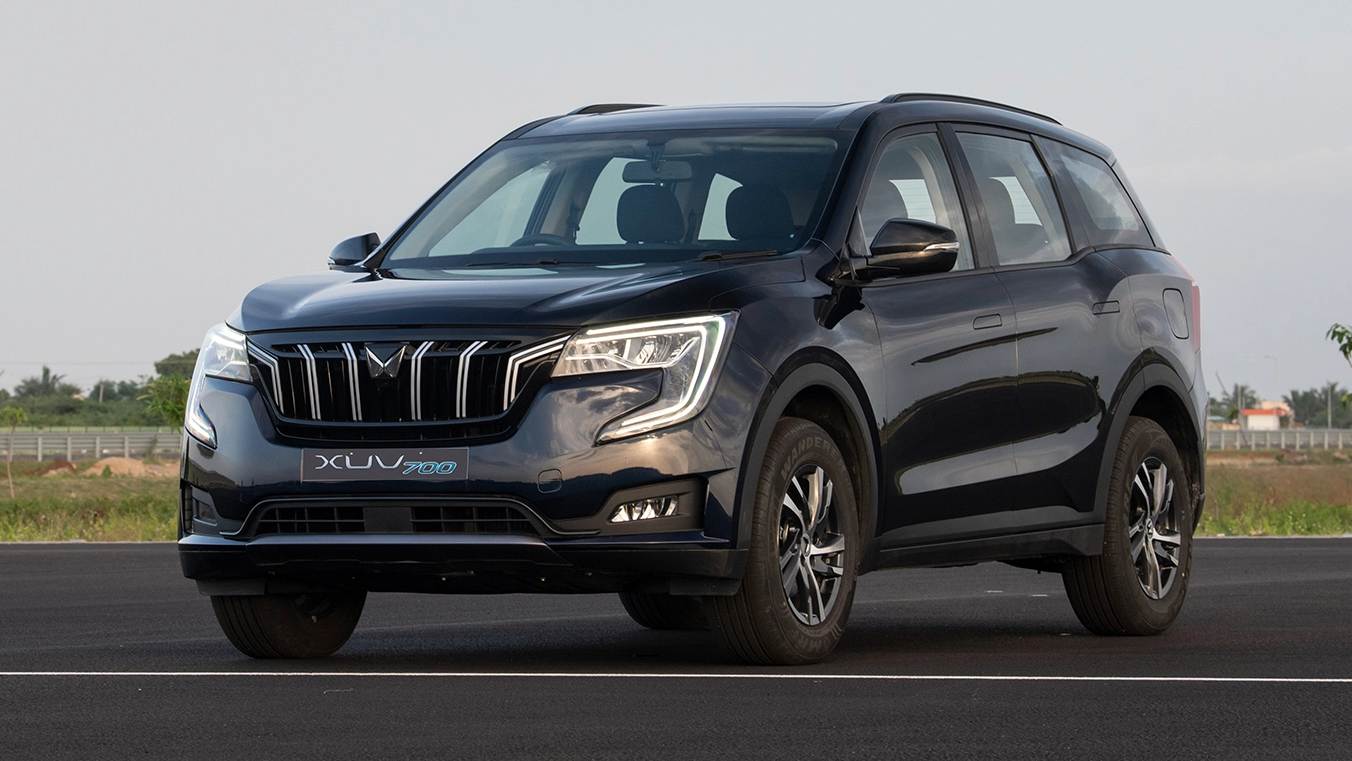 Top-spec Mahindra XUV700 AX7 priced from Rs 17.59 lakh, bookings to open on 7 October Top-spec Mahindra XUV700 AX7 priced from Rs 17.59 lakh, bookings to open on 7 October